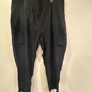Women’s  Sleek pull on Black Cargo Pants
